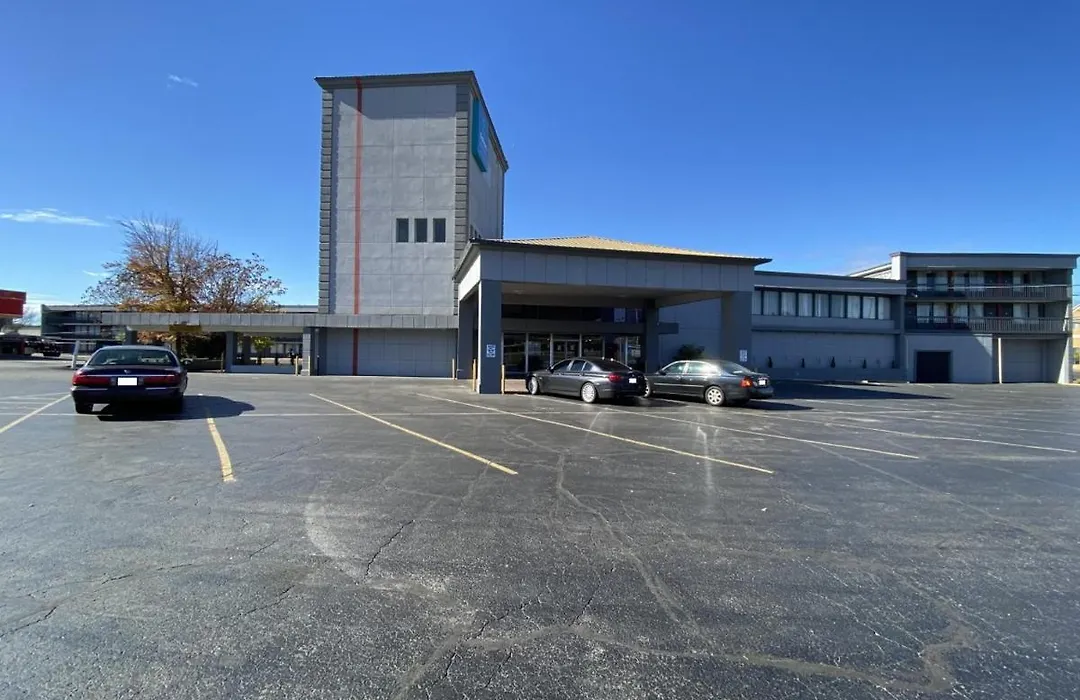 Clarion Pointe University/Expo-1
